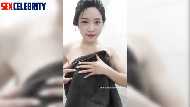 IU 아이유 shooted her best solo fake porn/가짜 포르노 tape in the shower