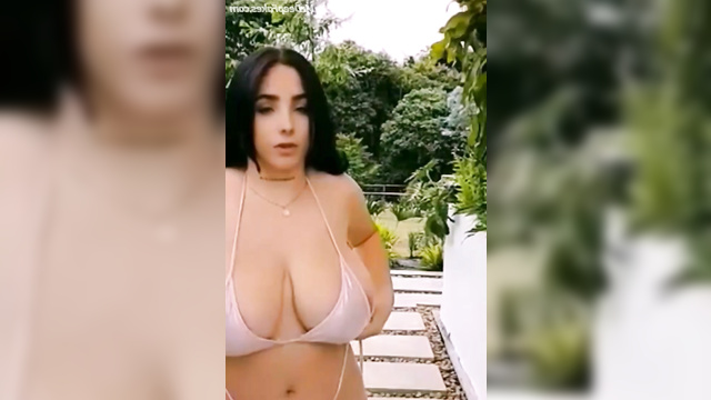 Deepfake Jessica Reynolds titty waving