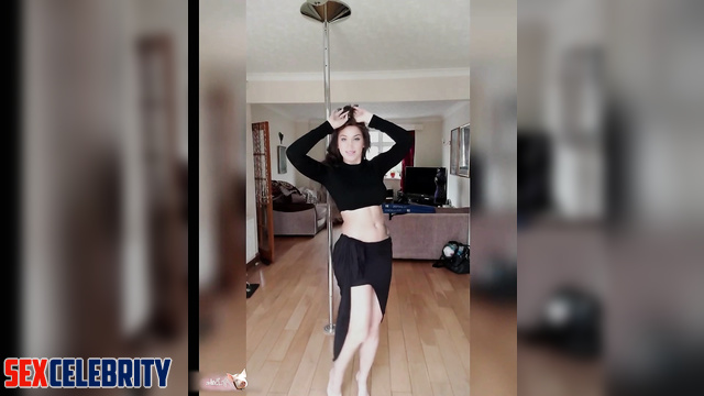 Face swap // Meghan Markle showing sexy body while dancing [PREMIUM]