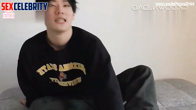 Nude Jungwon (엔하이픈) gives an interview and jerks off on camera