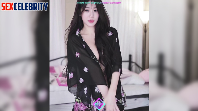 Wonyoung (장원영) loves to dance topless on cam / IVE 아이브 어른들의 비디오