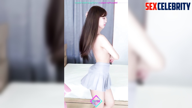 Korean beauty Karina [에스파 카리나] dances erotic dance on camera