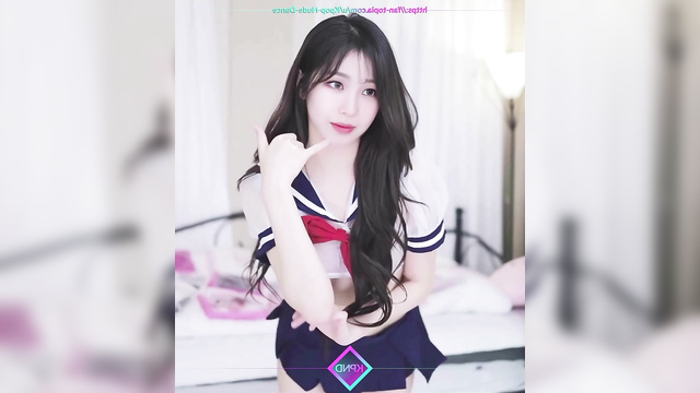 Voluptuous K-pop diva performs a seductive dance - Karina (카리나 에스파)