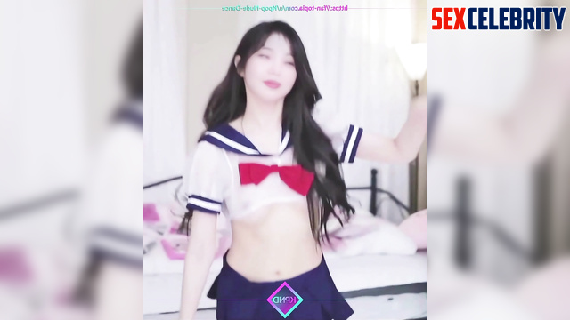 Voluptuous K-pop diva performs a seductive dance - Karina (카리나 에스파)