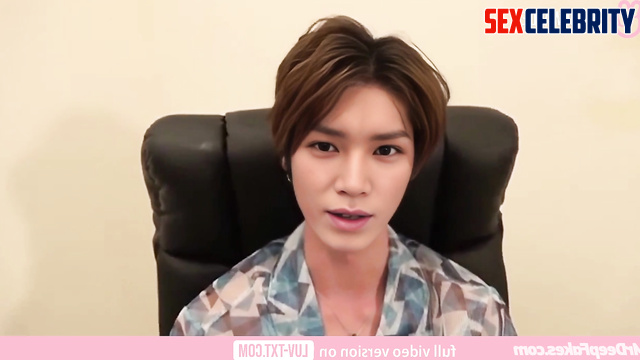 Taeyong took off his panties so he could have his penis jerked off 성인 태용