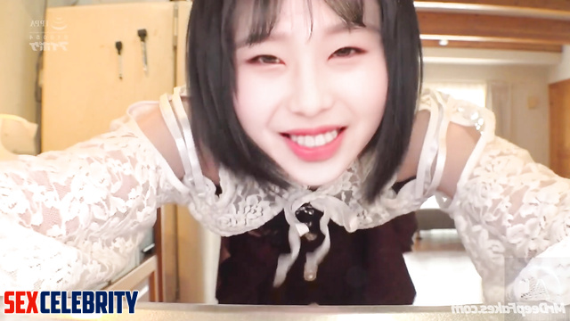 Family sex of a young couple - Chuu LOONA (츄 딥 페이크 에로틱)