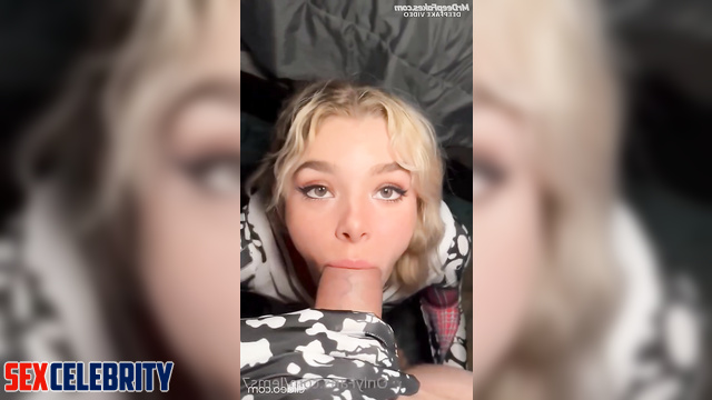 It was the thickest cock she had ever held in mouth, Hailee Steinfeld ai