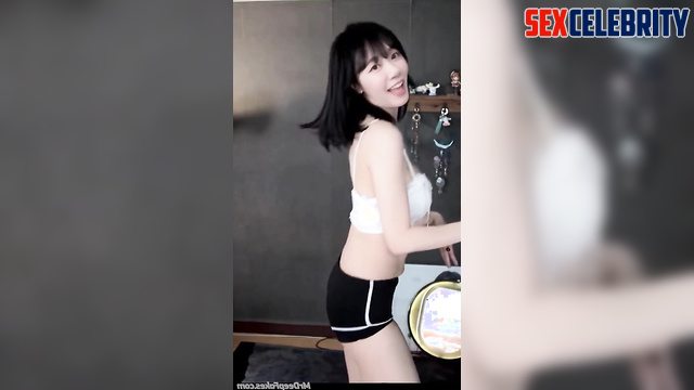 Pretty Wu Yanglin 吳泱潾 充满激情的性爱 dances so funny and cool / real fake