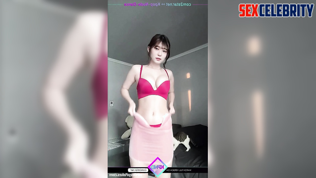 She wants you to look at her dressing up, solo Minju (김민주 아이즈원) fakeapp