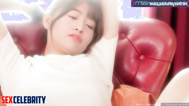 She was pleased in handcuffs with sex toys / Yujin (안유진 아이브 아이즈원) A.I.