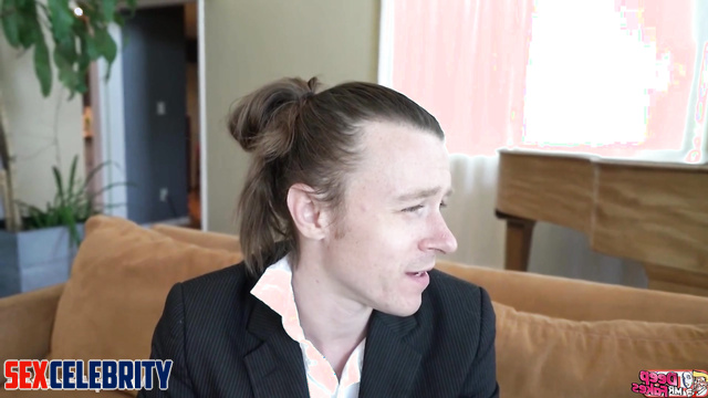 She is not shy about undressing in front of strangers, ai Melissa Benoist