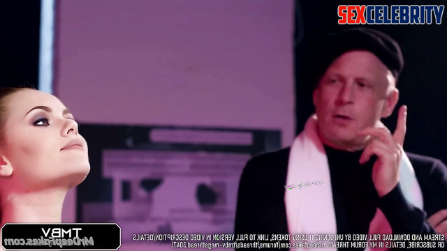 Scarlett Johansson fakes during rehearsal and demonstrates her talent for public sex