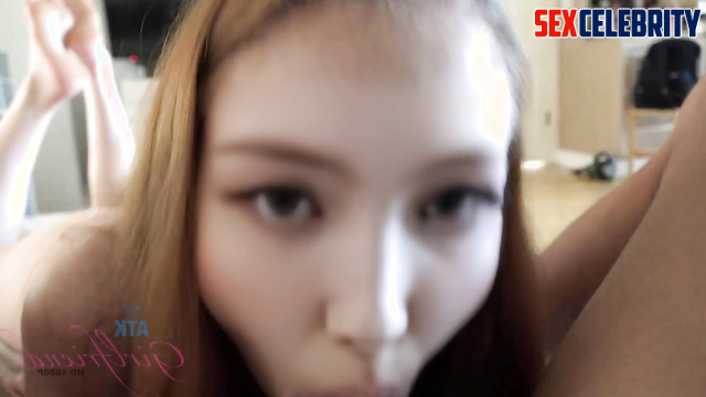 She lay down on the bed waiting for best sex / Nayeon (나연 트와이스) fakeapp