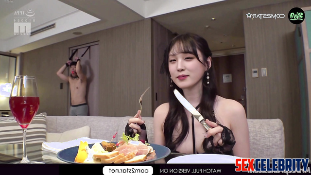 Lady playing with his nipples with clothespins, Yuqi (G)I-DLE ai 송우기 누드