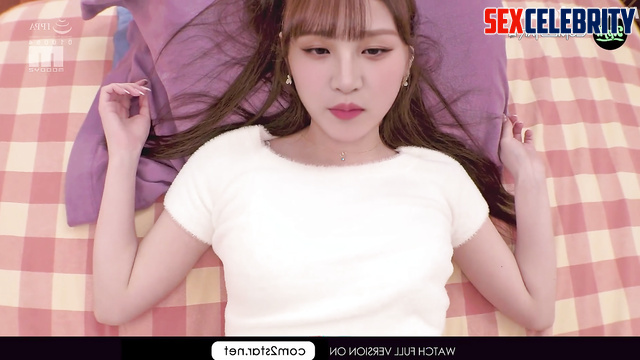He touched her tits throught tight clothes, Yuqi (G)I-DLE A.I. 송우기 성인