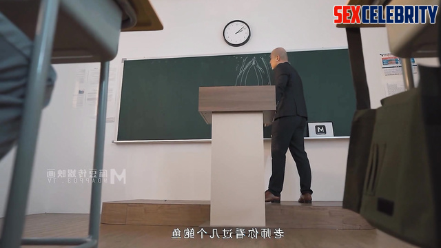 Teacher ordered a slut right in the classroom / Li Xiaolu (李小璐 智能換臉) AI