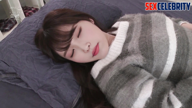 Waking up to get mouthful of cum - IU (이지은 가짜 연예인 포르노)