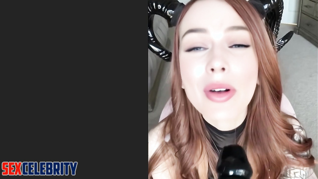 Crazy slut is going to play with a big dildo (Margot Robbie solo fakeapp)