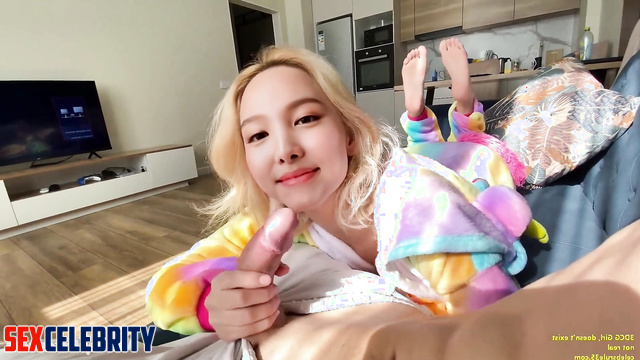 Pretty blonde Nayeon (나연 트와이스) relaxing with you in the morning, fakeapp