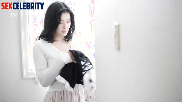 Titsjob is part of her duties, sexy housemaid Tong Liya (佟丽娅 成人视频) A.I.