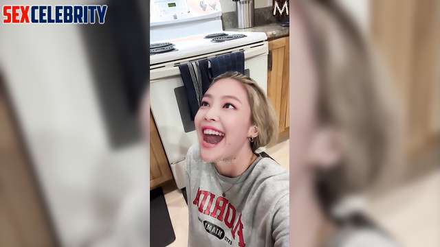 She is ready to eat your sperm after dinner, Jennie (제니 블랙핑크) face swap