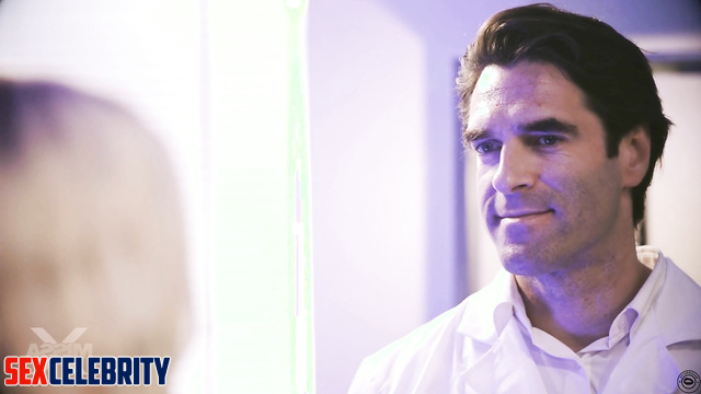 Chloe Grace Moretz was seduced by lascivious doctor - smart face change