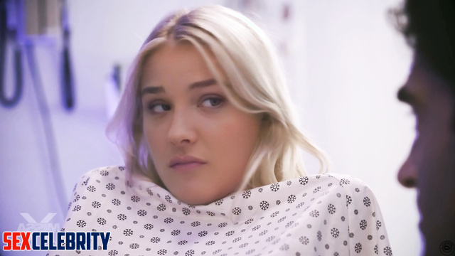 Chloe Grace Moretz was seduced by lascivious doctor - smart face change