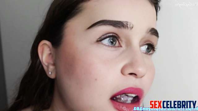 She's faking sex with you, look - Emilia Clarke deepfake video