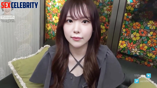 Deepfake Qwer Hina laughs at the camera 히나 큐더블유이알