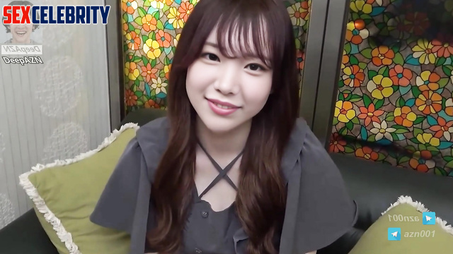 Deepfake Qwer Hina laughs at the camera 히나 큐더블유이알