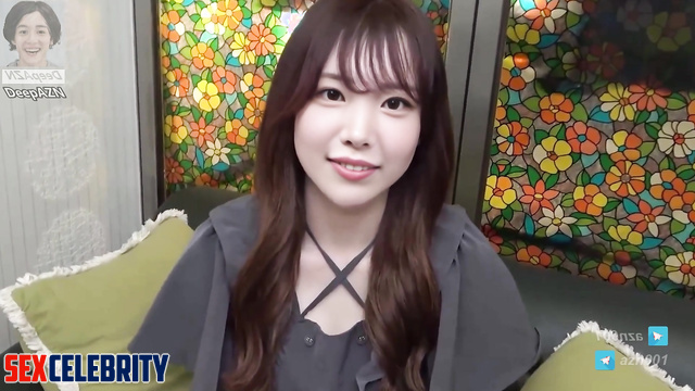 Deepfake Qwer Hina laughs at the camera 히나 큐더블유이알