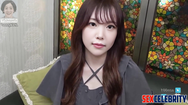 Deepfake Qwer Hina laughs at the camera 히나 큐더블유이알