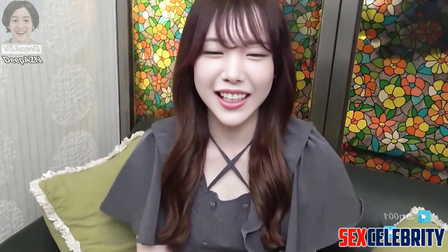 Deepfake Qwer Hina laughs at the camera 히나 큐더블유이알