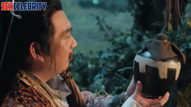 Just massage is not enough for her - Yang Mi (杨幂 中国人)