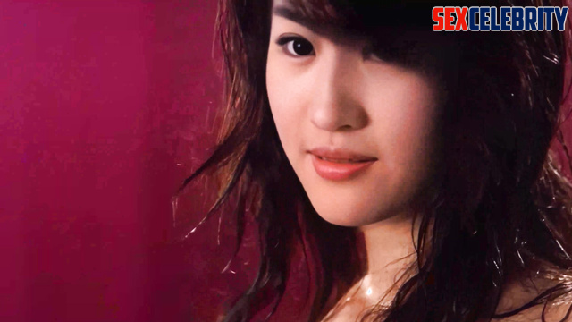 Erotic games with busty princess - Liu Yifei (刘亦菲 智能換臉)