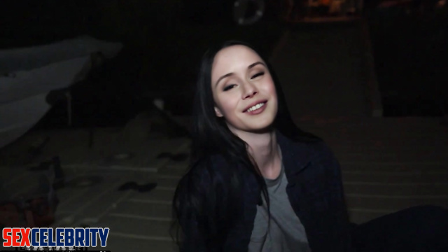 Sex scenes with Erin Moriarty in the evening tent / she really loves it