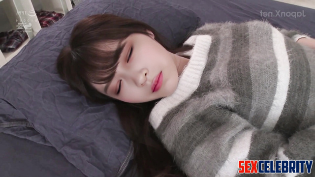 She is still very inexperienced, help her (Ryujin celeb sex) 류진 있지