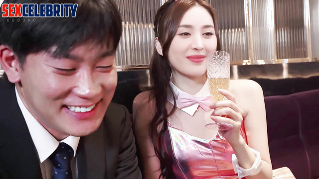 Obedient rabbit enjoying cunni and missionary fuck, ai Gulinazha 古力娜扎 成人