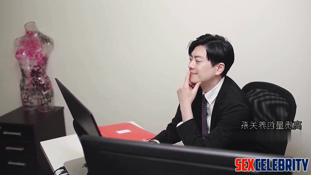 Zhang Yuxi spat on her penis and inserted it into herself / 张予曦 智能換臉 A.I.